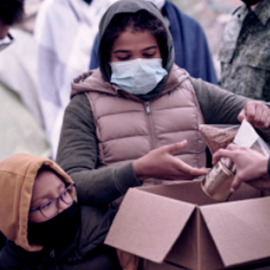 LA PREVISIÓN LEGAL DE EXPEDICIÓN DE LA CURP A FAVOR DE PERSONAS CON DETERMINADA CALIDAD MIGRATORIA, NO EXCLUYE LA POSIBILIDAD DE OTORGARLA A QUIENES DETENTEN UNA CALIDAD DISTINTA: PRIMERA SALA